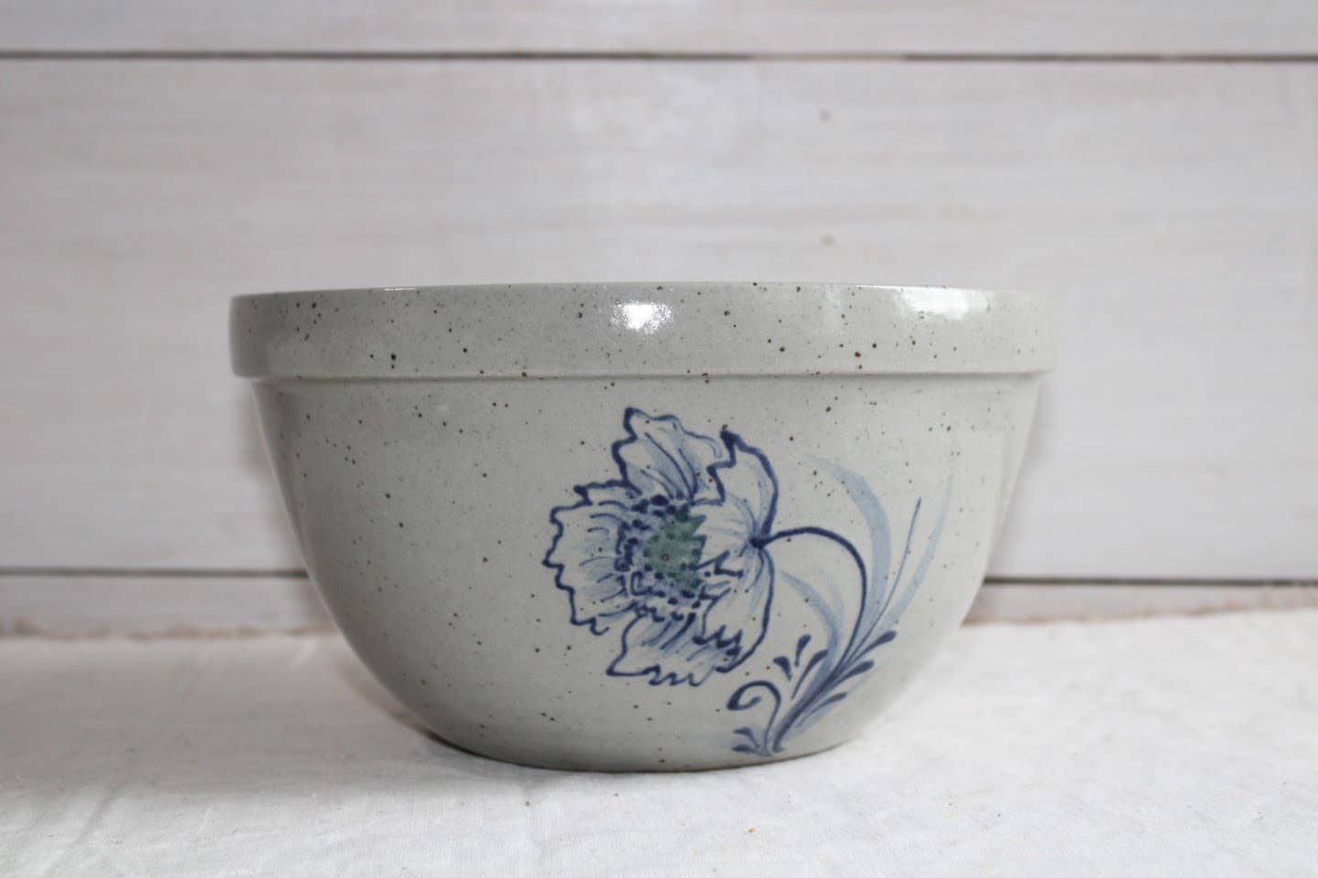 3 Qt Mixing Bowl- Dahlia